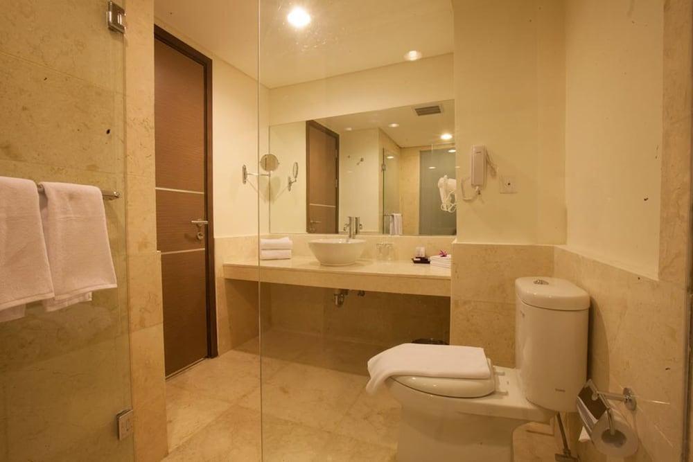 Claro Hotel Kendari Esterno foto