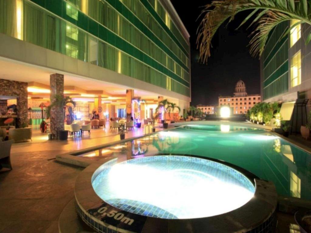 Claro Hotel Kendari Esterno foto