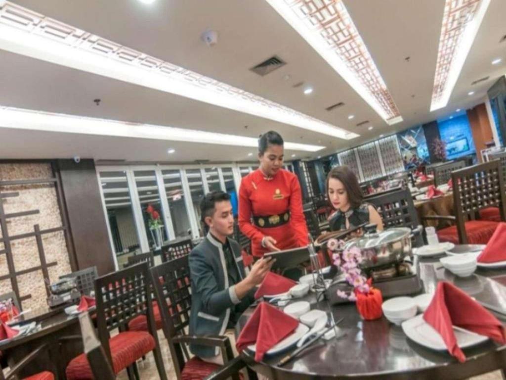 Claro Hotel Kendari Esterno foto